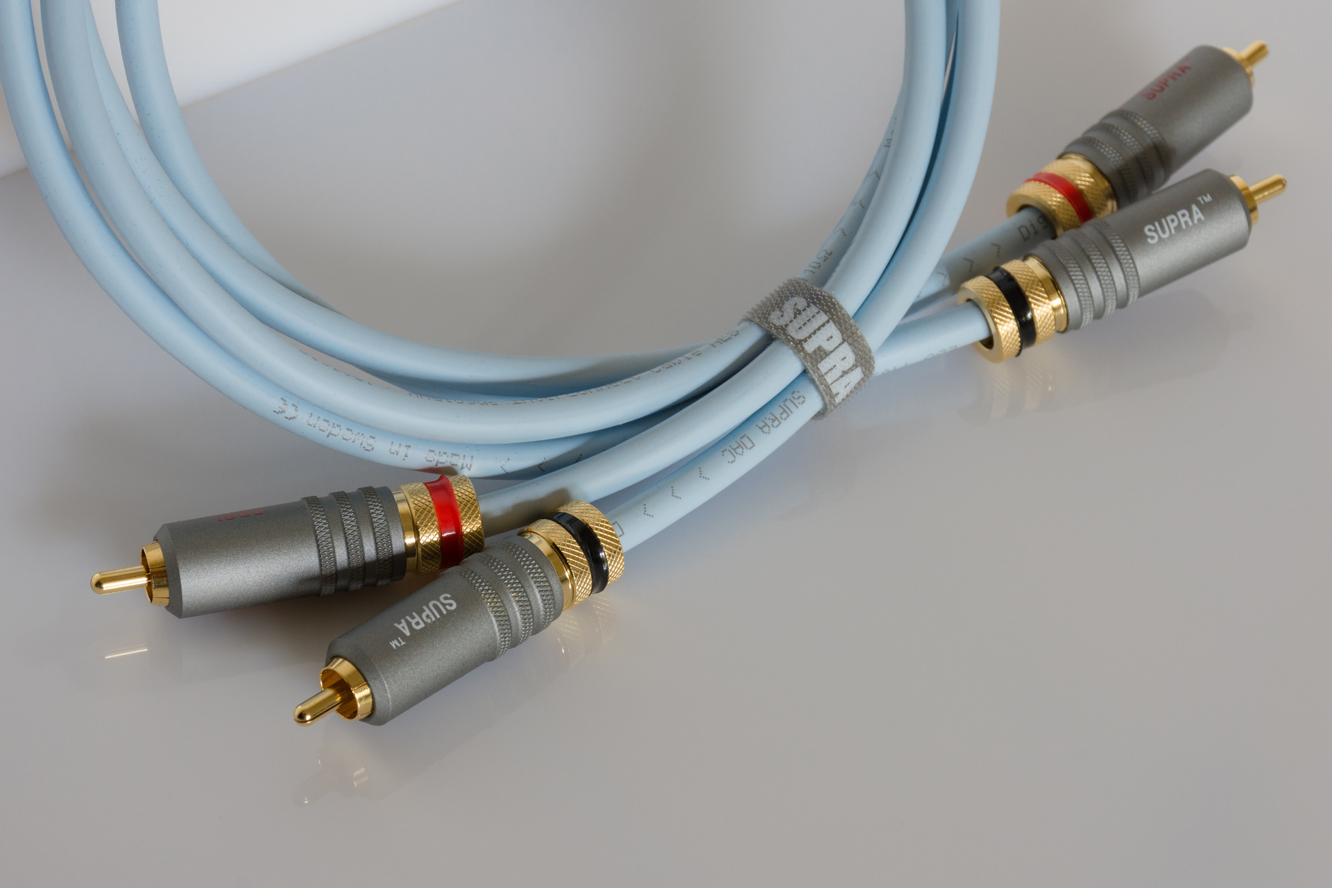 Supra DAC-SL е аналогов сигнален кабел.